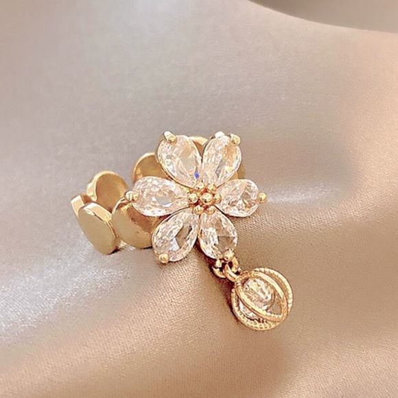 Flower Cubic Zirconia Ring - Picture 1 of 4